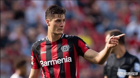 年轻队员站 年轻队员站