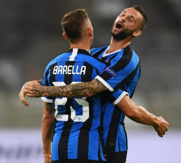 高空踢球 高空踢球